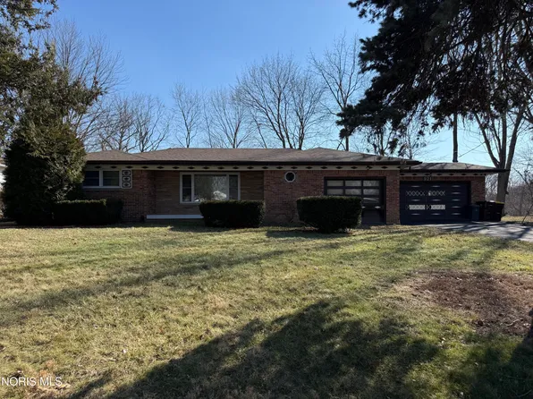 921 Lincoln Dr, Defiance, OH 43512