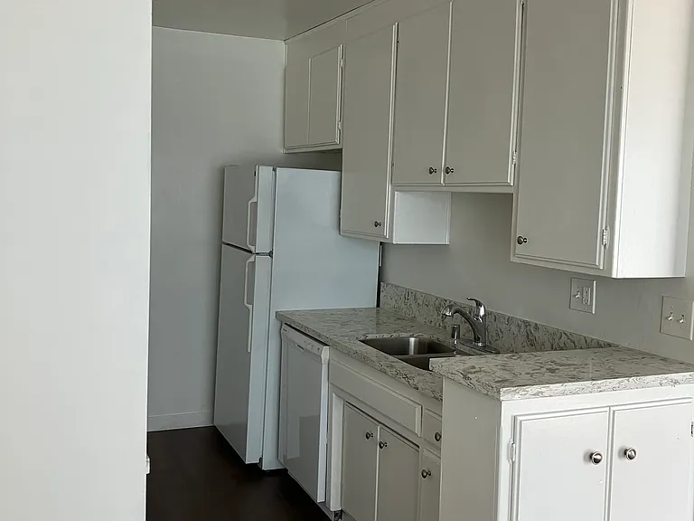 3329 Keystone Ave #6 — Photo 8