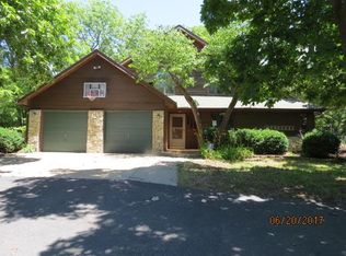 28525 W 83rd St, De Soto, KS 66018