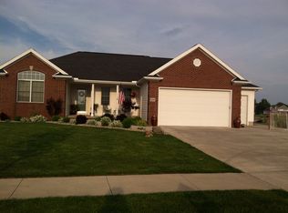 808 Abingdon Ln, Bowling Green, OH 43402