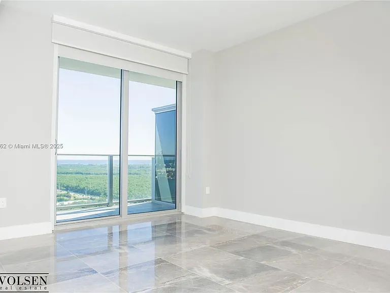 16385 Biscayne Blvd #2615 — Photo 13