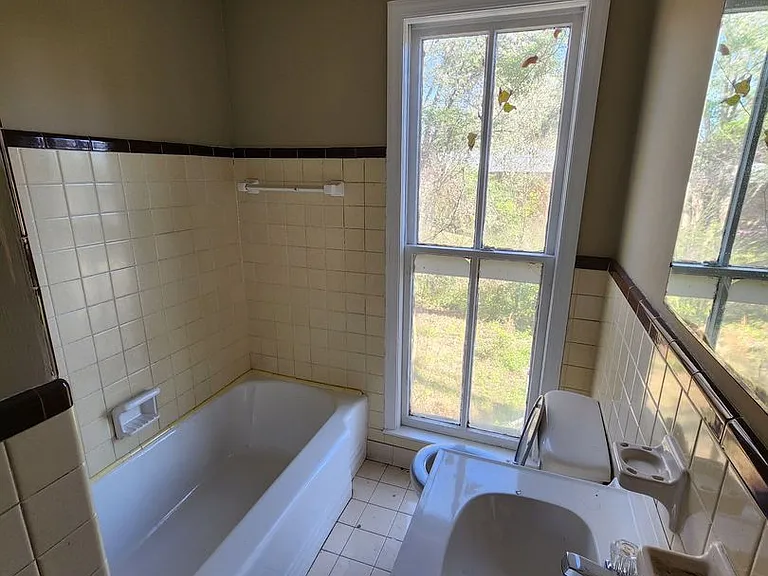 1097 Bolton Ct — Photo 8