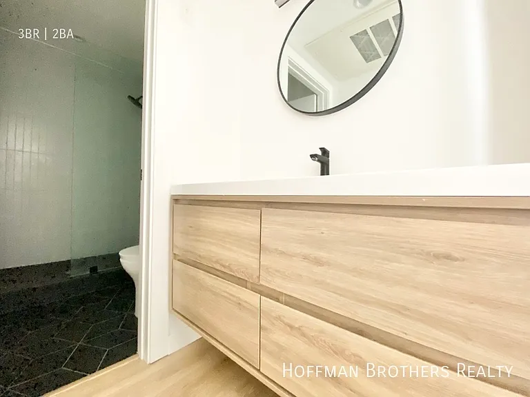 233 Rosemont Ave #8 — Photo 12