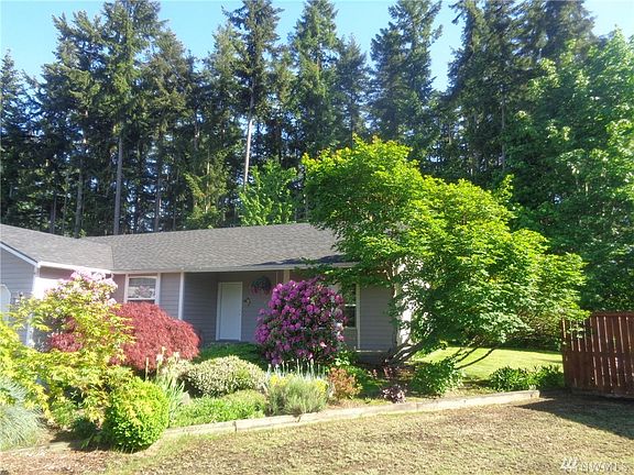 3rd image of 305 Maple Dr N