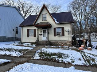 705 E 7th St, Muscatine, IA 52761