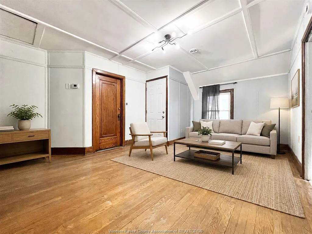 3 bed, $1,800 — Photo 3