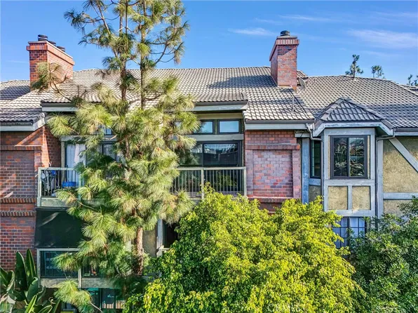 18324 Clark St Unit 315, Tarzana, CA 91356