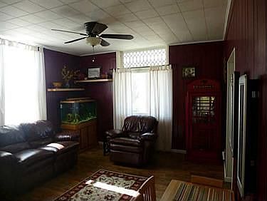 3rd image of 819 Summit St