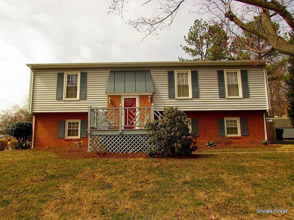 For Sale: 3647 Meadowlark RD, Roanoke, Virginia 24018