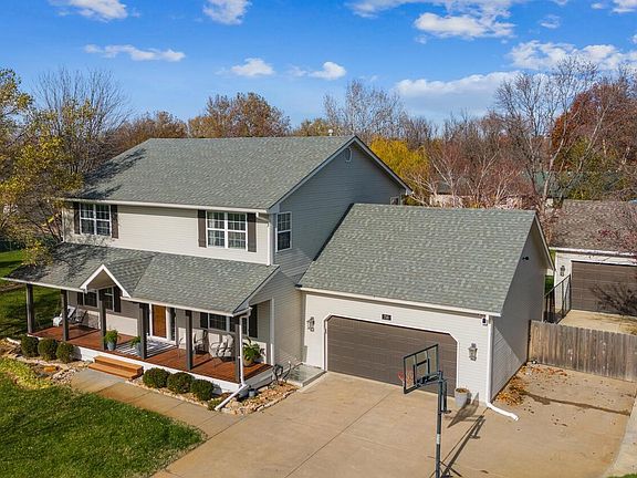 3rd image of 716 Valley Park Dr