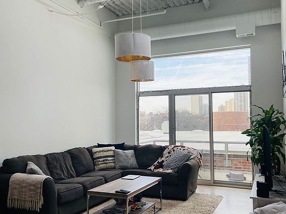 4th image of 1221 N Lasalle St #304