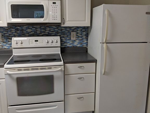 5th image of 1051 Heber St