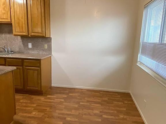 5th image of 30 Gardiner Ave #3