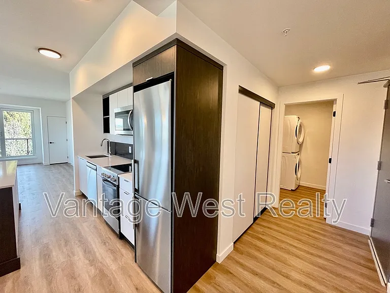 615 Rutland Rd N #401 — Photo 11