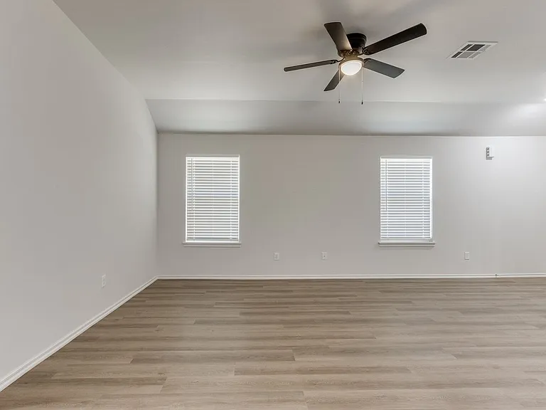 1541 Pavy Pkwy — Photo 22