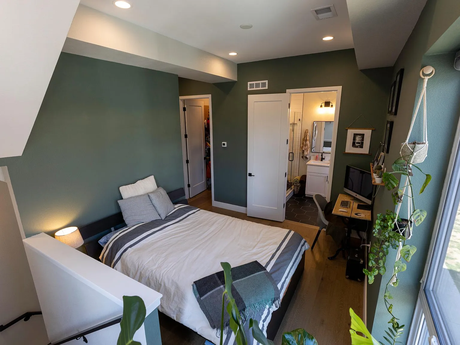 635 N Inca St — Photo 2