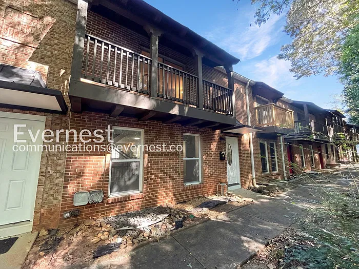 4 bed, 3.5 bath, 2100 sqft, $3,000 — Photo 3