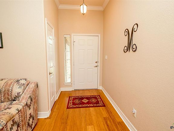 5th image of 207 Amanda Ct