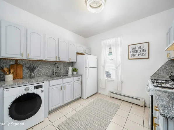 149 Randolph Avenue image 4 of 14