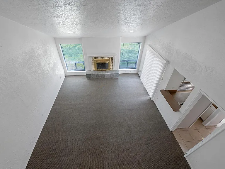 1915 Mustang Springs Dr — Photo 8