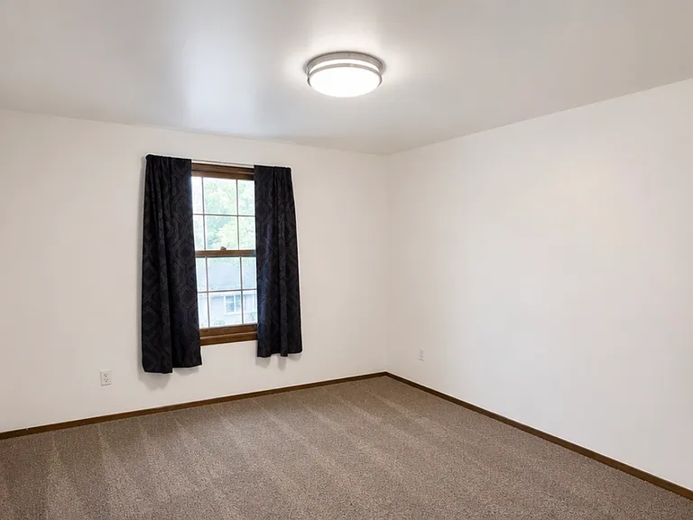 1187 S Waukechon St — Photo 6