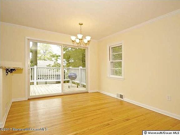 4th image of 22 Oakwood Ln