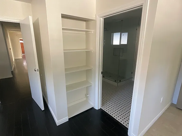 15233 Camarillo St #2 — Photo 11