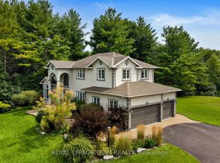 1518 Monaghan Ln, Ottawa, ON K2W 1B4