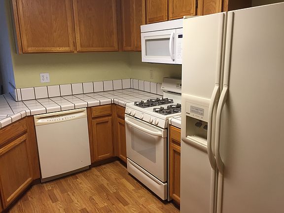 3rd image of 484 E Kirst Dr