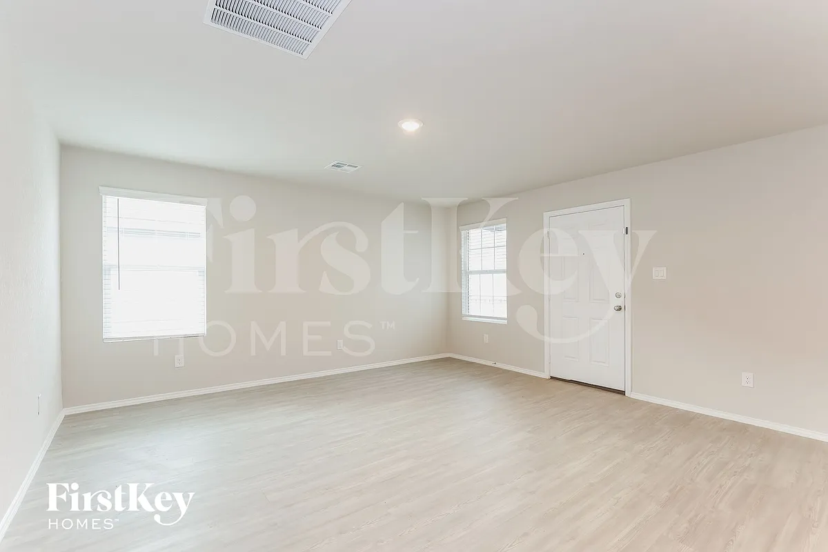Building Photo - 10606 Varmus Dr