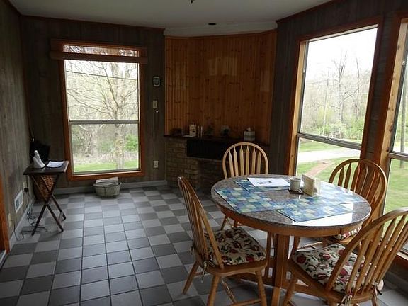 4th image of 476 Cloverfield Ln