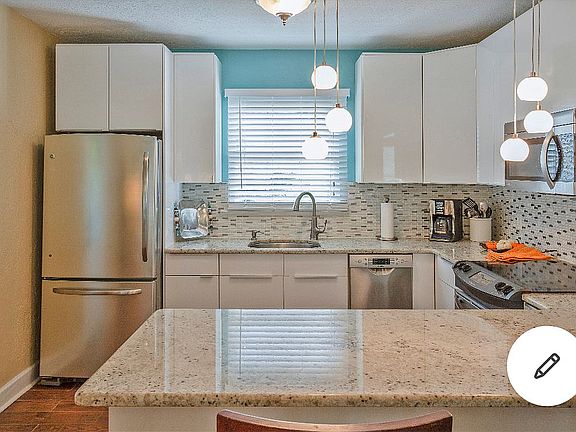 3rd image of 507 S Melville Ave