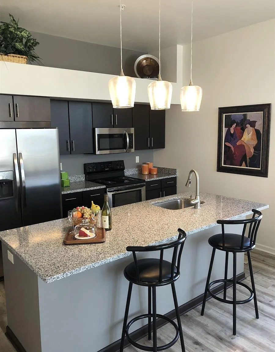 1106 Ridge Creek Cir Free month's rent — Photo 2