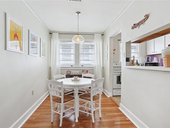 5th image of 303 Stella St
