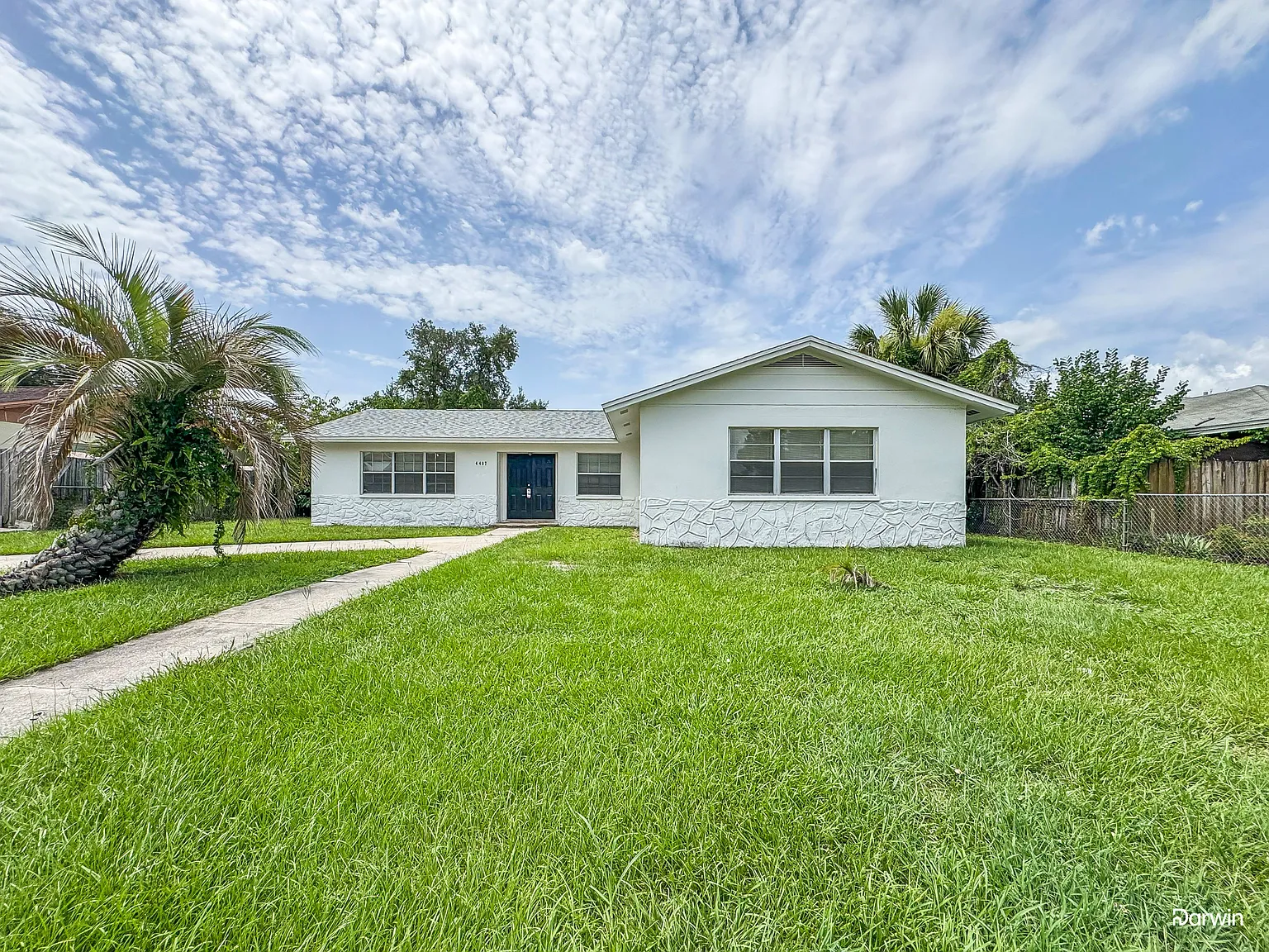 4 bed, 2.0 bath, 1664 sqft, $2,220 — Photo 1