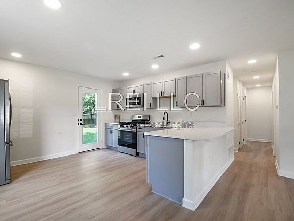 4th image of 5805 Loretta St