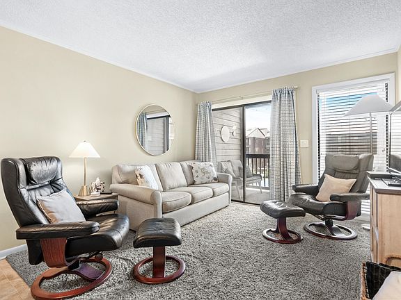4th image of 215 3rd Ave. N #253