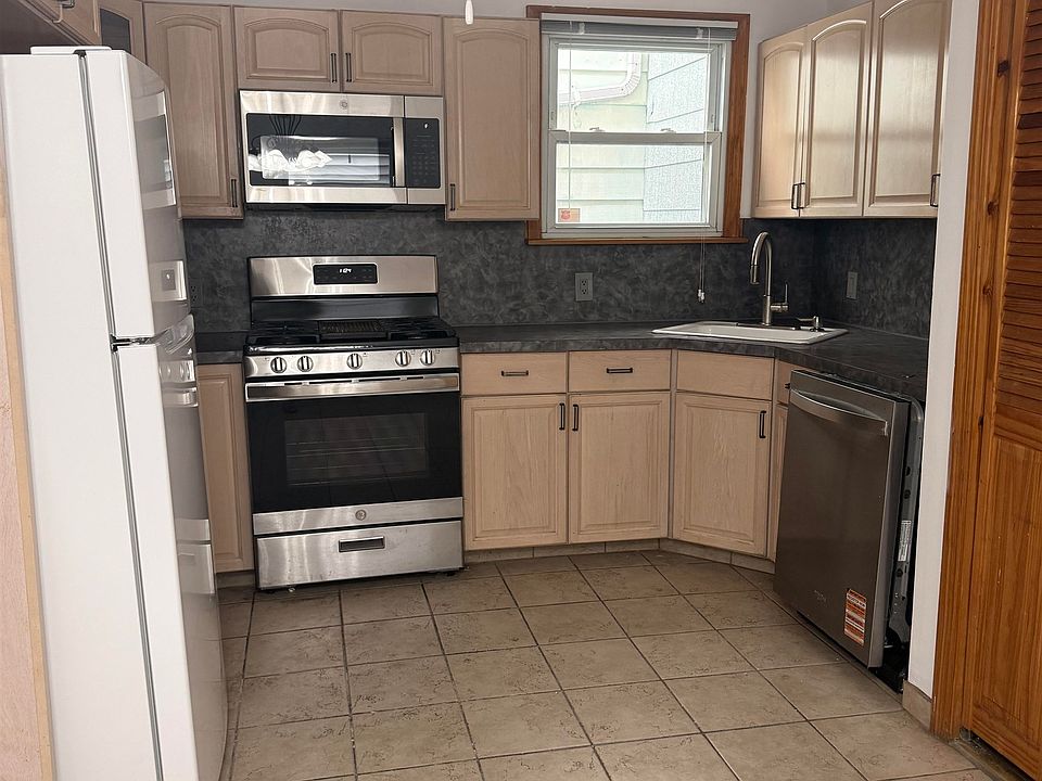 1st image of 133 Centre Ave