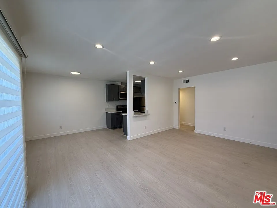 Building Photo - 3843 Prospect Ave #5