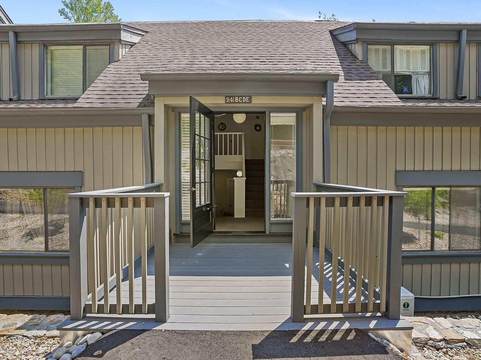 241 Heritage Village #C