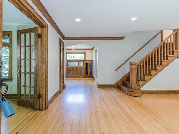 5th image of 1381 Ashland Ave
