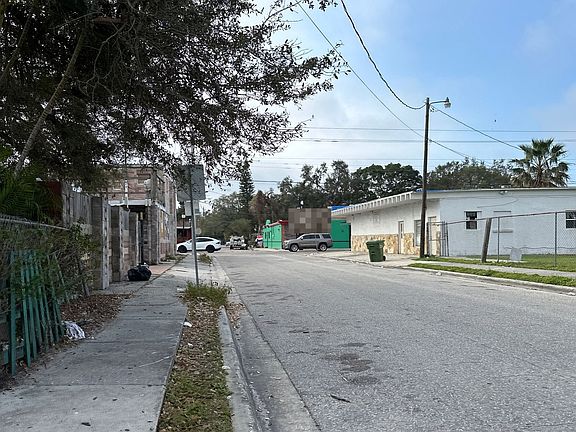 5th image of 2747 Pershing Ave