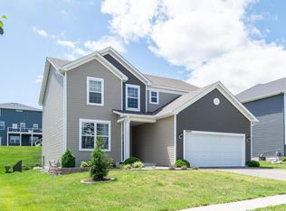 9049 Meadows Dr, Victoria, MN 55386