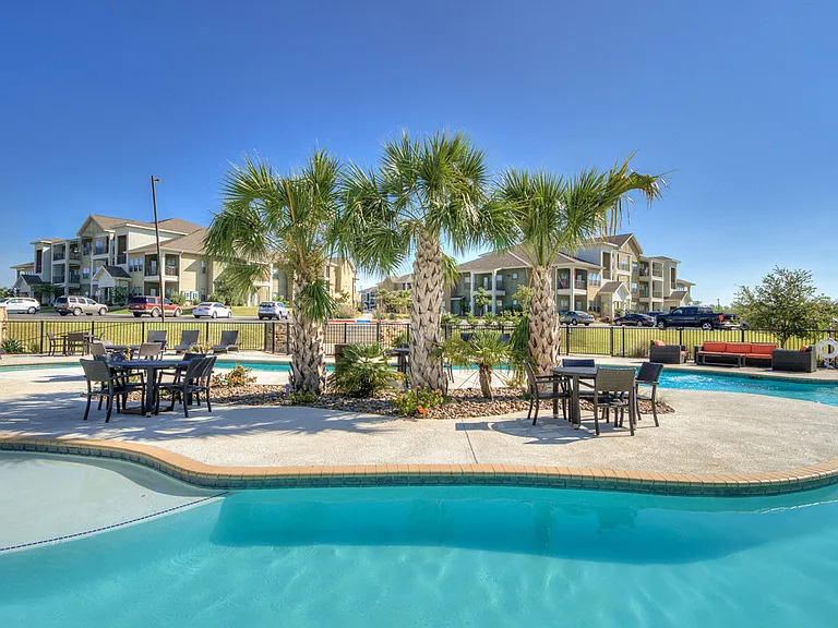 La Contessa Apartments — Photo 12