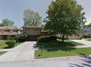 151 Coral Ln, Wheeling, IL 60090