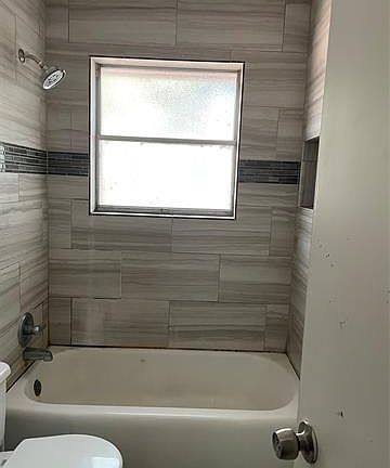 2nd image of 336 Parkwood Pl