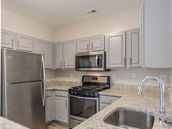 5th image of 508 Pride Ave #1129618
