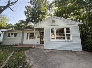 1439 S Pickwick Ave, Springfield, MO 65804