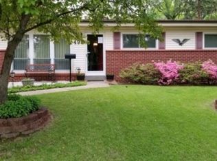 490 Saint Edward Ln, Florissant, MO 63033
