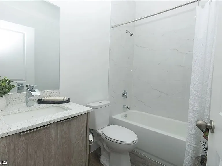 1125 Deauville St E — Photo 27